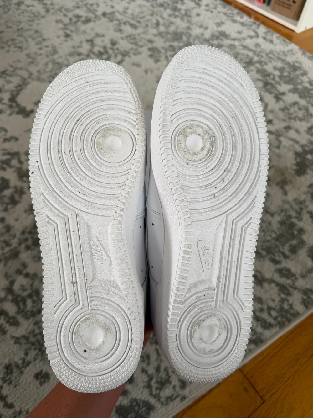 Nike Men's Low-Top Sneakers in White with Navy Accent Air Force 1 ‘07